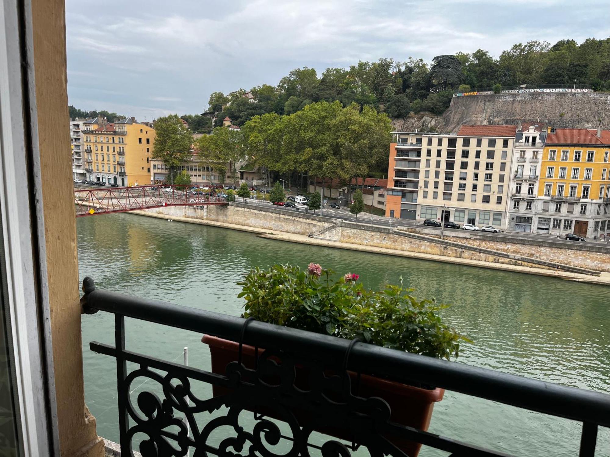 Vue Sur L'Eau Appartement Lyon Buitenkant foto